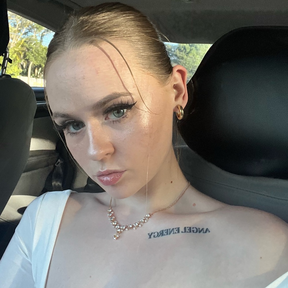 Meet your Posher, Lily